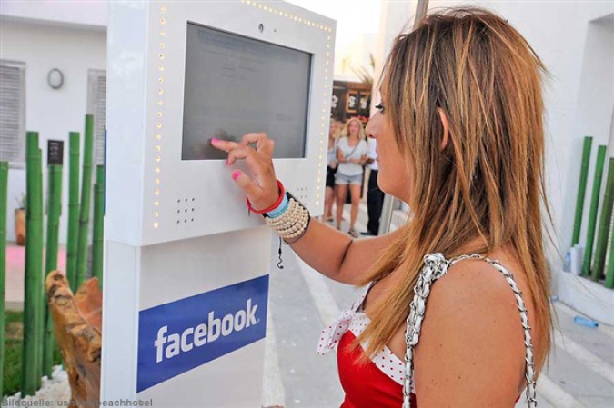 Grafik Facebook im Hotel auf Ibiza